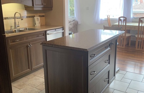 Les Maskoutains Regional County Municipality Apartment | Apartment with Hot Tub and Backyard. Free Parking.