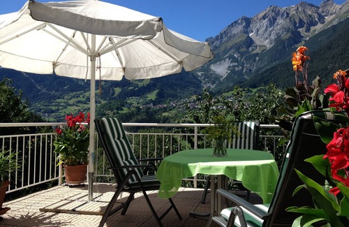 Landeck Apartment | Apartment with conservatory, wonderful panorama and large terrace