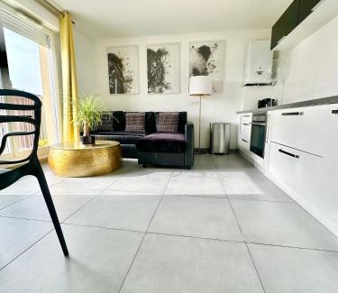 Chessy Apartment | Apartment with Disneyland view!