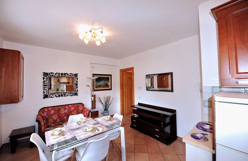 L'Aquila Apartment | Apartment with double room, equipped kitchen, Wi-Fi and total security