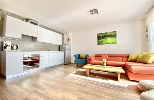 Tirolo Apartment | Apartment with enclosed garden in a central location-dogs welcome