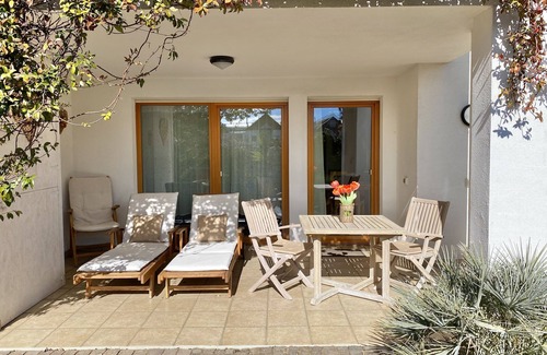 Tirolo Apartment | Apartment with enclosed garden in a central location-dogs welcome
