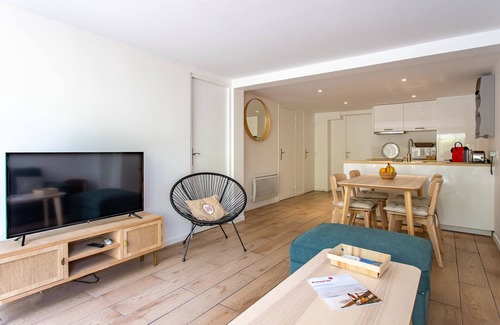 Le Canon Apartment | Apartment with terrace, 2 minutes walk from the beach