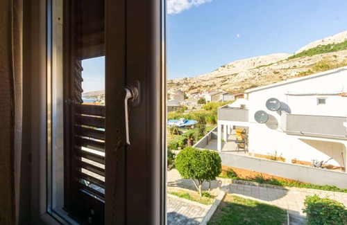 Metajna Apartment | Apartment with free WiFi and free parking