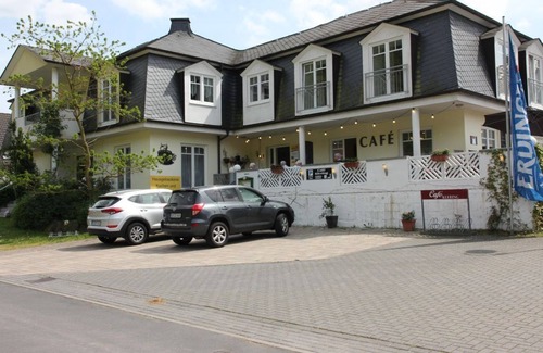 Briedern Apartment | Apartment with garden view - Cafe Klering