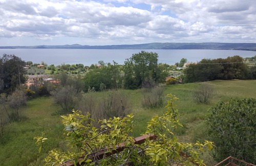 Bolsena Apartment | Apartment with garden for 4 people with beautiful lake view and convenient parking