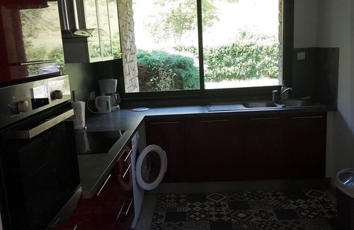 Espalion Apartment | Apartment with garden, located at the entrance to Espalion.