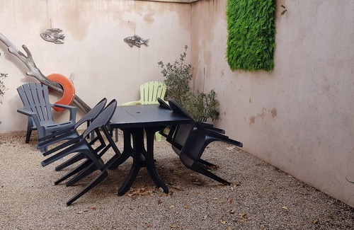8th Arrondissement Apartment | Apartment with garden by the sea