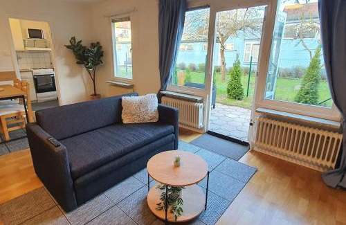 Hasselby Apartment | Apartment with garden near metro!