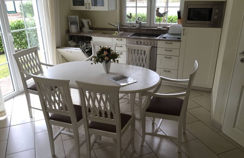 Zingst Apartment | Apartment with garden, only 50 m from Seestrasse and dike