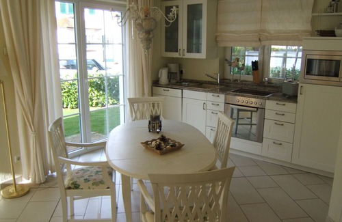 Zingst Apartment | Apartment with garden, only 50 m from Seestrasse and dike