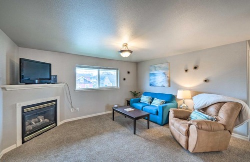Anacortes Apartment | Apartment with Gas Fireplace about half Mi to Beach!