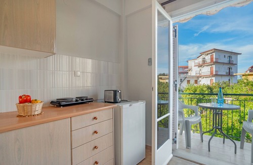 Poros Apartment | Apartment ' with Shared Garden, Wi-Fi and Air Conditioning