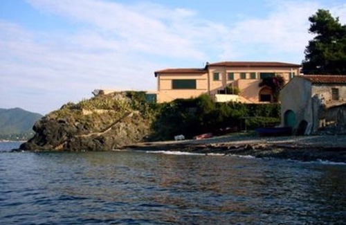 Bagno-Sprizze Apartment | Apartment with panoramic terrace with access to the beach
