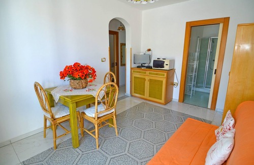 Marina San Gregorio House | Apartment with large garden and car parking a few steps from the sea
