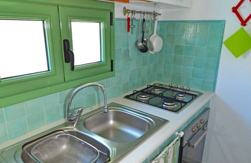Marina San Gregorio House | Apartment with large garden and car parking a few steps from the sea