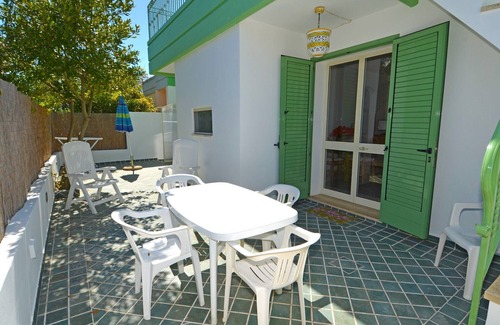 Marina San Gregorio House | Apartment with large garden and car parking a few steps from the sea