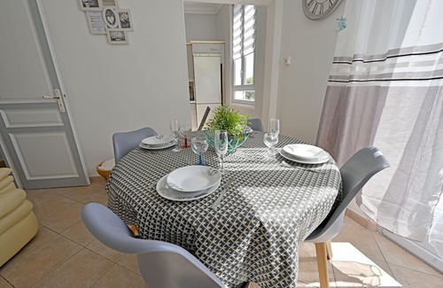 Mont Duplan Apartment | Apartment with lovely view of park 5 minutes from the center on foot