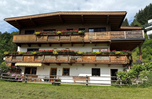Hart im Zillertal Apartment | Apartment with mountain view