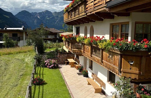 Hart im Zillertal Apartment | Apartment with mountain view