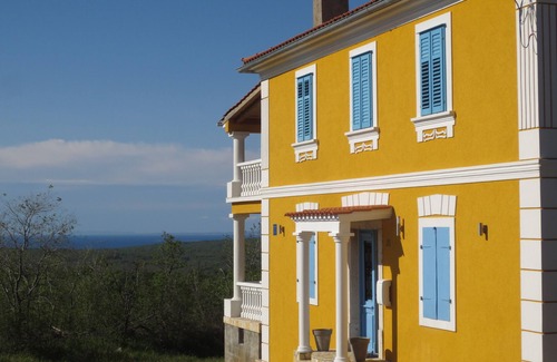 Garica Apartment | Apartment with panoramic views and pool on the island of Krk