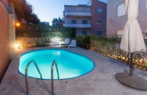 Stobrec Apartment | Apartment with pool & jacuzzi