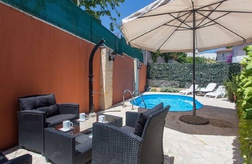 Stobrec Apartment | Apartment with pool & jacuzzi