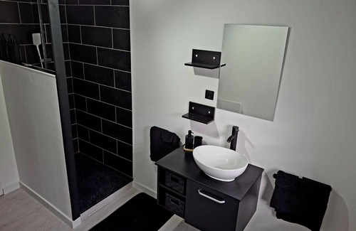 Aulnoye-Aymeries Apartment | Apartment with private cinema room