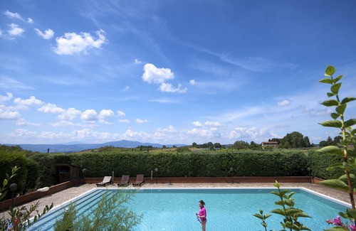 Montegabbione Cottage | Apartment with private garden on the ground of organic farm, infinity pool