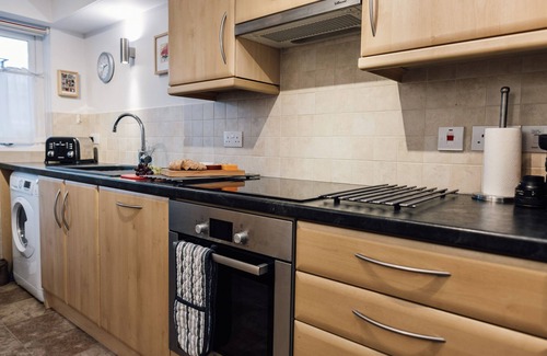 Dartmouth Cottage | Apartment with river views, 2 x parking and on the level