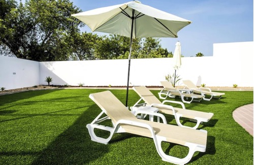 Pata de Cima Apartment | Apartment with saltwater pool and BBQ