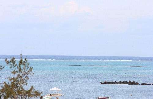 Roches Noires Apartment | Apartment with sea view in Azuri, Roches Noires