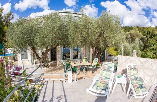 Kaluđerac Apartment | Apartment with sea view and pool - Among the olives