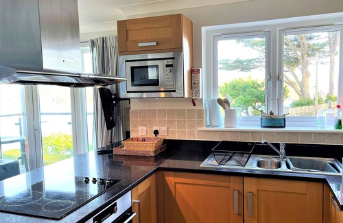 Salcombe Apartment | Apartment With Sea Views Of South Sands Beach, Salcombe With Parking for 2 cars.