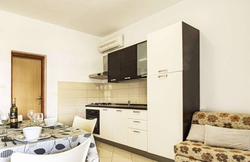 Metajna Apartment | Apartment with sea view, near the beach (20m)