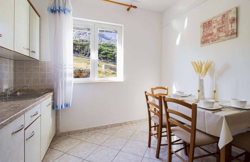 Metajna Apartment | Apartment with sea view, near the beach (20m)
