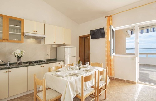Metajna Apartment | Apartment with sea view, near the beach (20m)