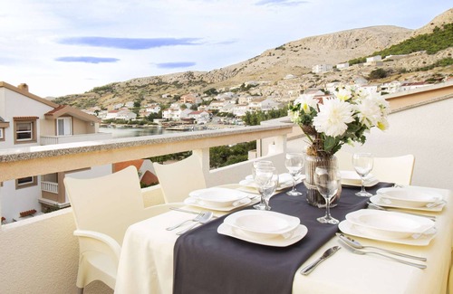 Metajna Apartment | Apartment with sea view, near the beach (20m)