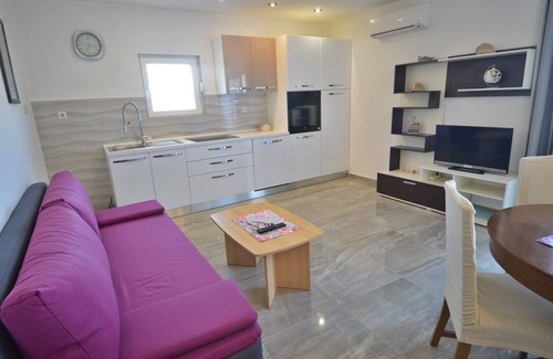 Murter Apartment | Apartment with sea view and next to the beach (20m)