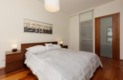 Gorce Apartment | Apartment with Study Powstańców Śląskich by Noclegi Renters