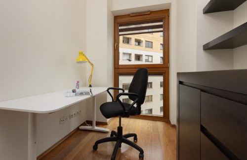 Gorce Apartment | Apartment with Study Powstańców Śląskich by Noclegi Renters
