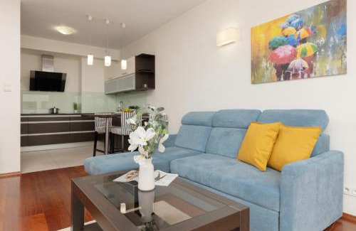 Gorce Apartment | Apartment with Study Powstańców Śląskich by Noclegi Renters