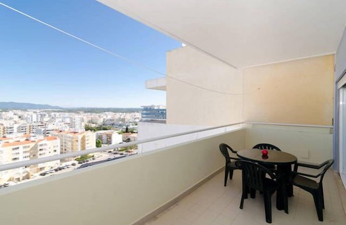 Portimao Apartment | Apartment with swimming pool/WIFI in quiet surroundings (ideal for families)