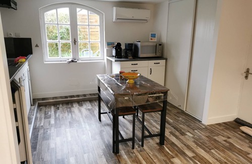 Le Barp Apartment | Apartment with swimming pool, garden Near forest Bassin Arcachon, Bordeaux