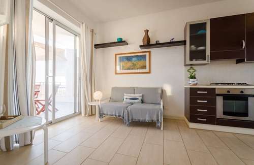 Donnalucata Apartment | Apartment with terrace, sea view, directly on the sandy beach, wifi, max. 4 pers.