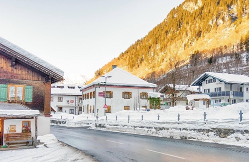 Klosterle House | Apartment with terrace surrounded by mountains