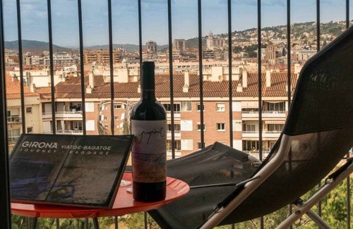 Girona Apartment | Apartment with terrace and private parking, Girona