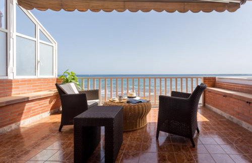 Melenara Apartment | Apartment with terrace on the beachfront