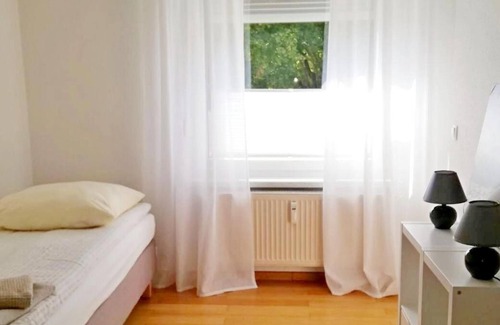 Lebenstedt Apartment | Apartment with two bedrooms and balcony in a quiet location