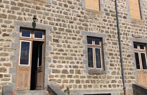 Viverols Apartment | Apartment with view of the ancient castle of Viverols
